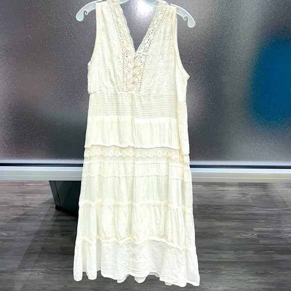 Dresses & Skirts - White Tiered Sleeveless V-Neck Midi Dress - Womensz‎ Xl